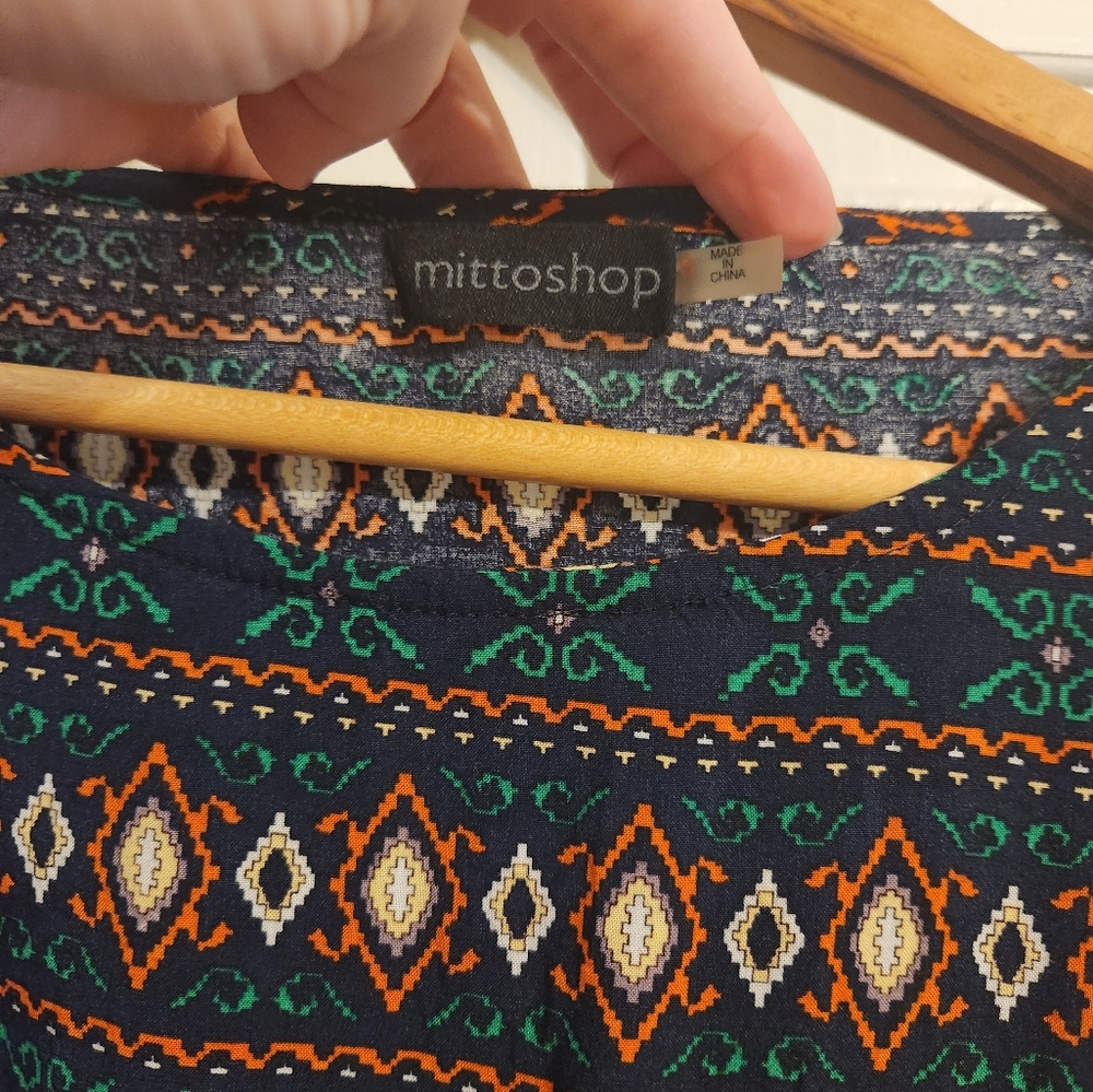 Short Patterned Dress - Picture 5 of 5